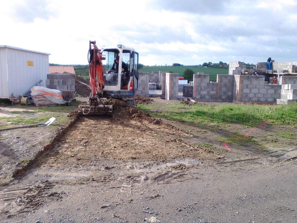 Entreprise de terrassement sur Loire Atlantique et Bretagne, Solar Atlantique tp vous conseille et vous accompagne dans tous vos travaux d'aménagement de terrain