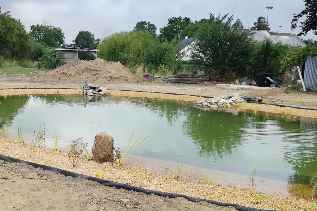 aménagement extérieur de piscines et plans d'eau sur Nantes, Vertou et Basse Goulaine avec Solar Atlantique TP