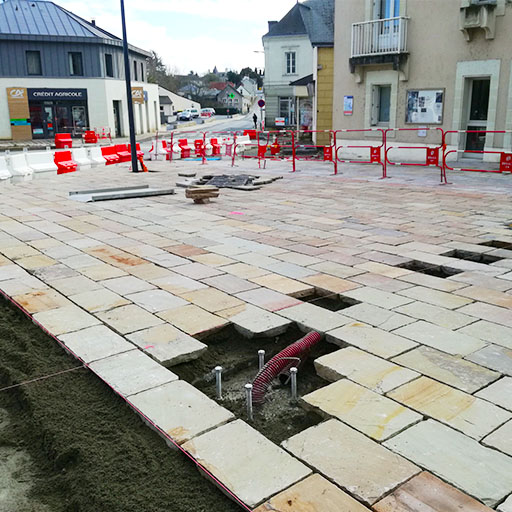 Entreprise d'aménagements paysagers sur Nantes : création d'enrobés et de pavages sur cours et allées avec Solar Atlantique TP