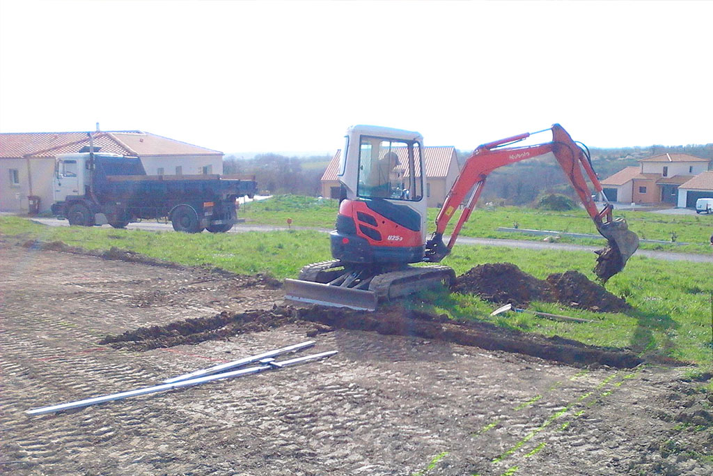 Travaux de terrassement de fondations sur Nantes, rennes et Angers avec Solar Atlantique Travaux publics pour particuliers et entreprises